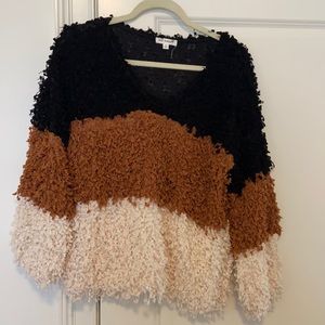 women’s boutique v-neck sweater size small